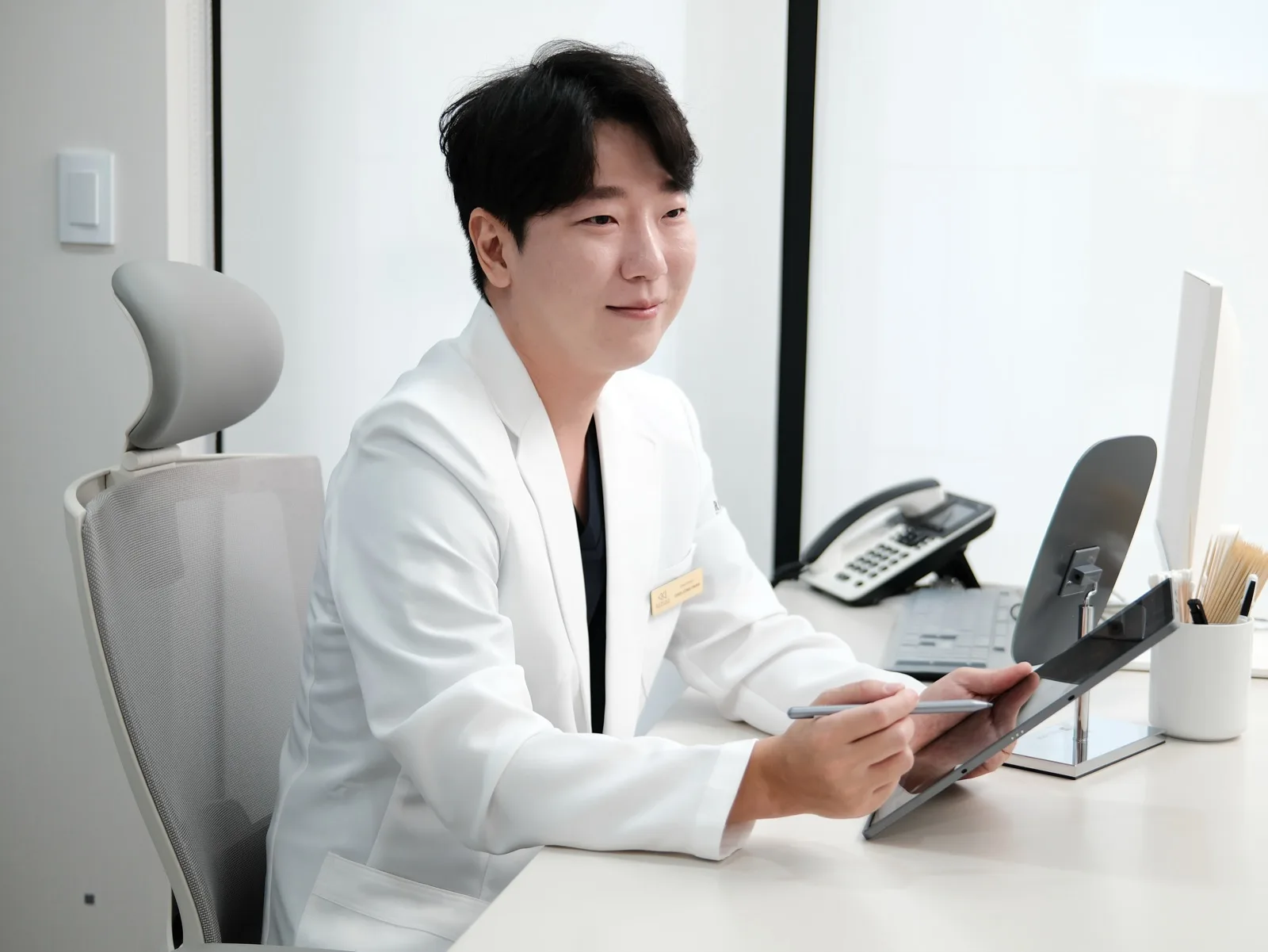 Dr. Jonghwan Choi, cirujano plástico certificado