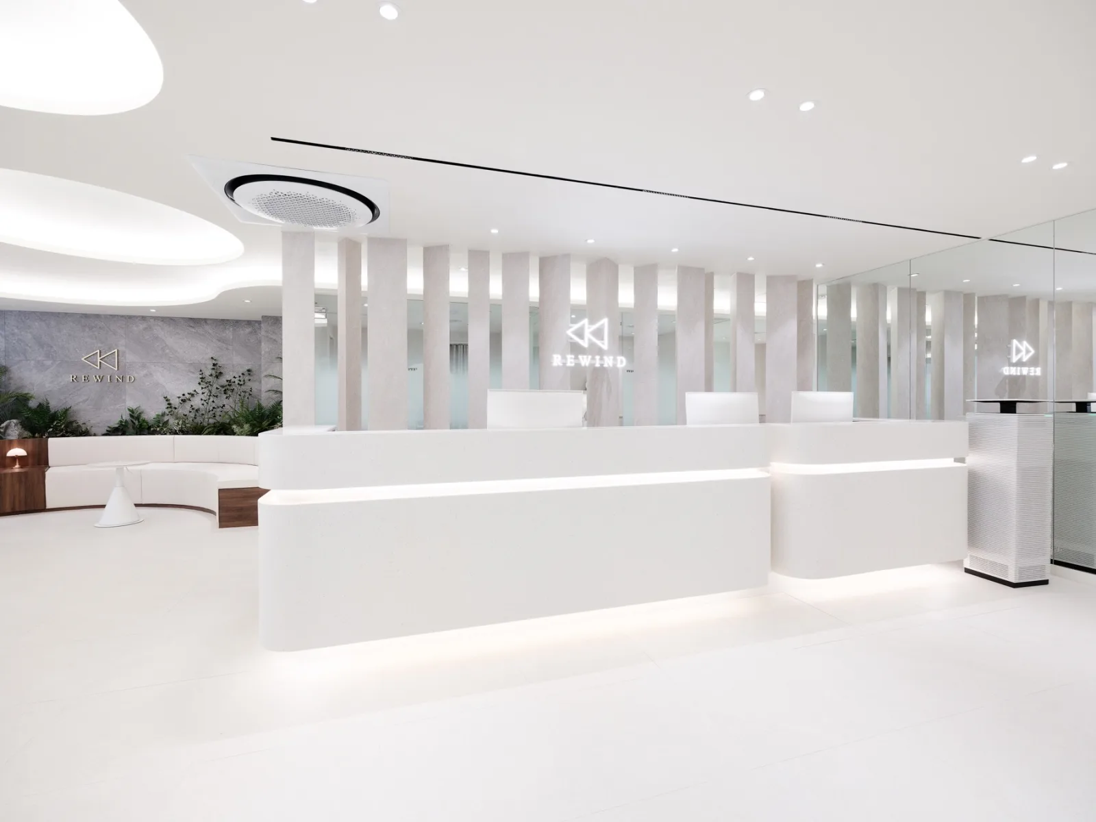Sala de consulta de Rewind Plastic Surgery en Apgujeong, Seúl