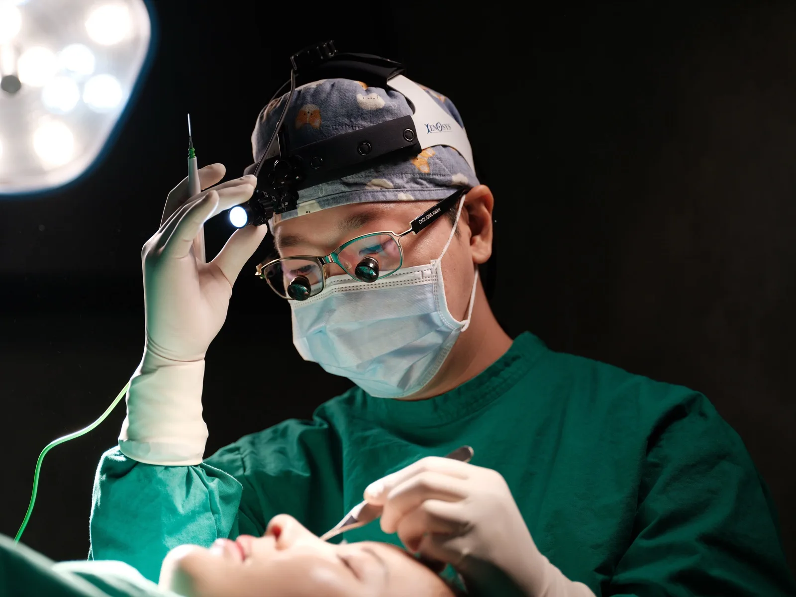 Dr. Jonghwan Choi tại Rewind Plastic Surgery, Apgujeong